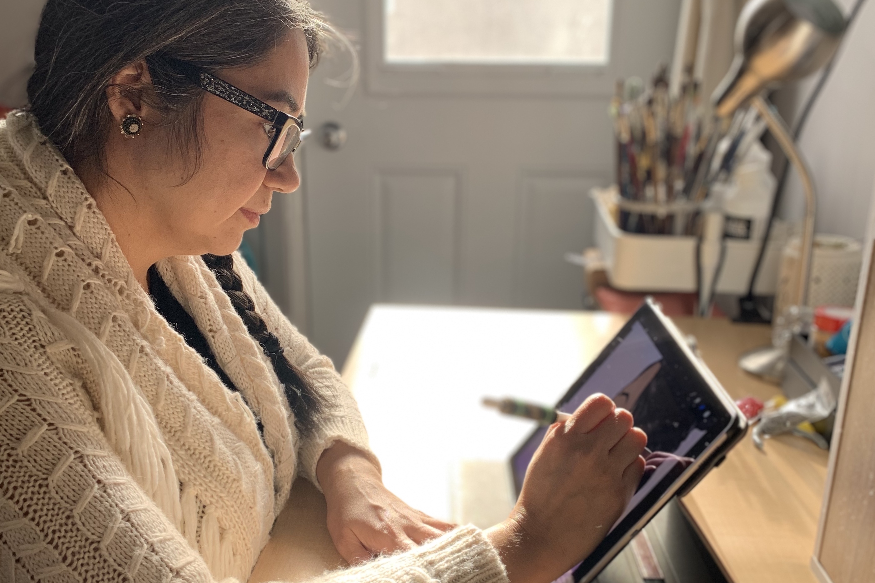 Natasia Mukash dessine sur l'iPad