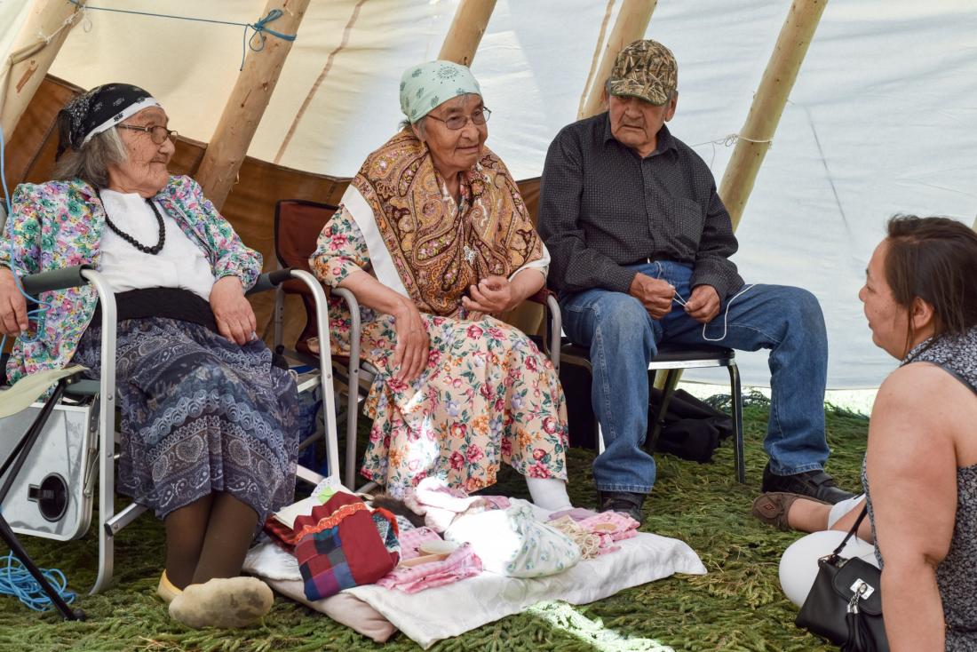 Elders sharing stories of giving birth in Eeyou Istche